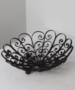 Corbeille brutaliste en fer forgé