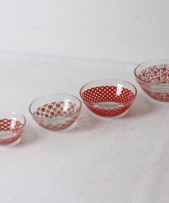 Lot de quatre bols en verre